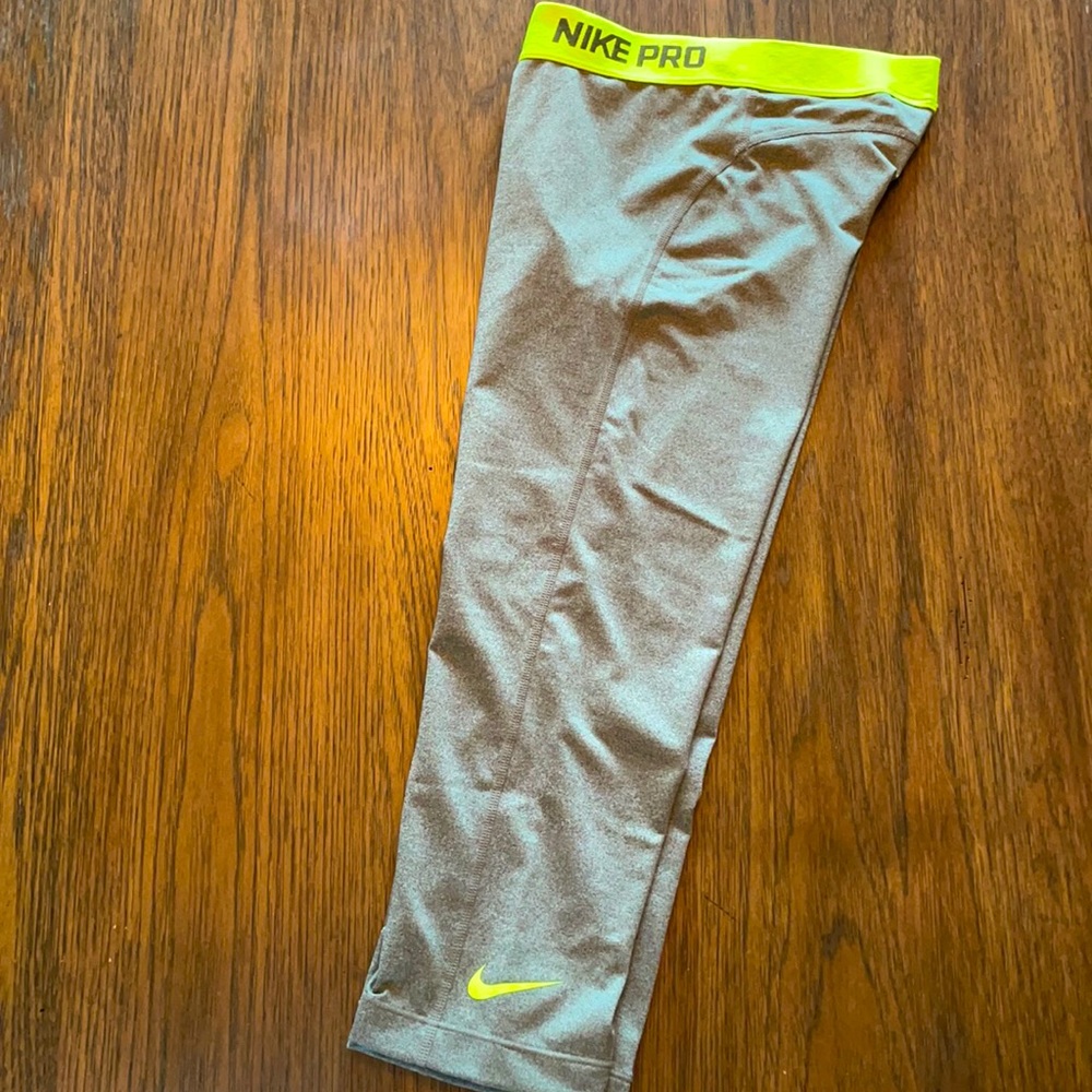 Nike pro capris